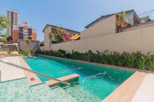 Bazén v ubytování Apto Estilo ao lado PUC nebo v jeho okolí