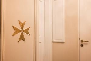 a gold star on the door of a room at Iz-Zebbuga The Penthouse Royal 8 in Żebbuġ