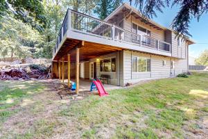 a house with a balcony and a yard at The Renton Rest House in Renton