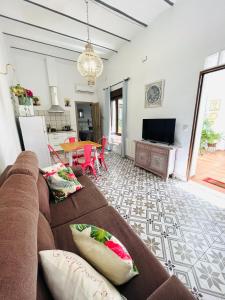 a living room with a couch and a table at Casa Turística San Agustín in Córdoba