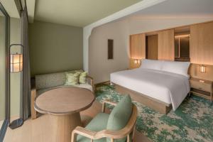 Een bed of bedden in een kamer bij Shisui, a Luxury Collection Hotel, Nara