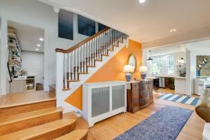 - un salon avec un escalier et des murs orange dans l'établissement Historic Bar Harbor Home about 2 Blocks to Main St!, à Bar Harbor