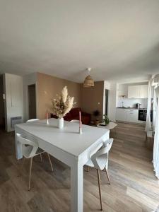 a white table and chairs in a living room at Romantique Room in Muret