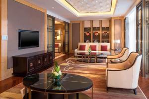 TV a/nebo společenská místnost v ubytování Sheraton Langfang Chaobai River Hotel