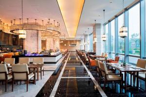 Restaurace v ubytování Sheraton Langfang Chaobai River Hotel