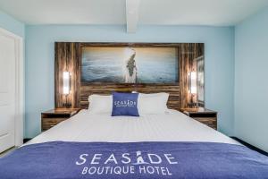 Postel nebo postele na pokoji v ubytování Seaside Boutique Hotel, Waves At Your Doorstep