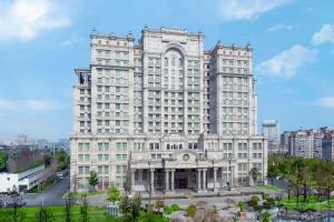 a large white building in the middle of a city at Delta Hotels by Marriott Shanghai Baoshan in Baoshan