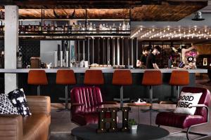 Khu vực ghế ngồi tại MOXY Phoenix Tempe/ASU Area