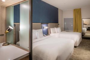Postel nebo postele na pokoji v ubytování SpringHill Suites by Marriott Dallas McKinney + 11 fotografií
