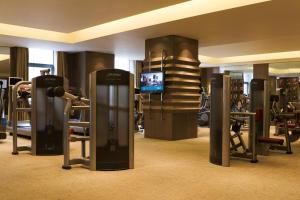 Fitness centrum a/nebo fitness zařízení v ubytování Courtyard By Marriott Shanghai Xujiahui