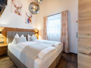 A bed or beds in a room at Tauernlodge Carpe Diem