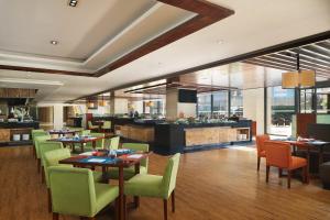 Restaurace v ubytování Sheraton Yantai Golden Beach Resort