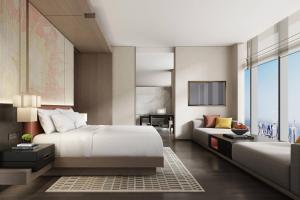 Postel nebo postele na pokoji v ubytování Courtyard by Marriott Luoyang