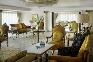 Ein Sitzbereich in der Unterkunft Cairo Marriott Hotel & Omar Khayyam Casino