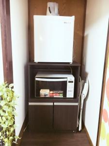 Dapur atau dapur kecil di 免费Wi-Fi 地铁站5分钟 10分种步行稲荷大社 坐地铁10分到京都站 交通便利 餐厅便利店超市俱全