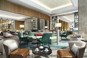 A seating area at Four Points by Sheraton Wuhan, Jiangxia