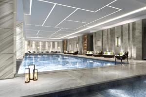 The swimming pool at or close to Four Points by Sheraton Wuhan, Jiangxia