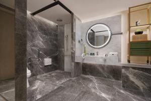 Um banheiro em Liyang Marriott Hotel
