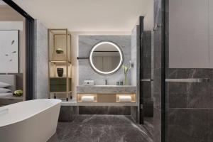 Um banheiro em Liyang Marriott Hotel