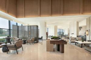 Uma área de estar em Liyang Marriott Hotel