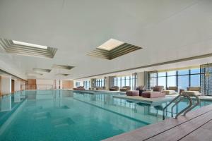 A piscina localizada em Liyang Marriott Hotel ou nos arredores