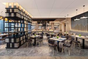 南京金轮万怡酒店餐厅或其他用餐的地方
