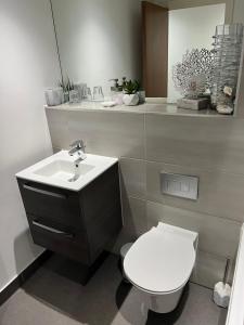 a bathroom with a white toilet and a sink at Perfect City Centre Apartment in Birmingham +31 photos