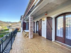 Balkón alebo terasa v ubytovaní Maison F4 avec terrasse, parking et animaux acceptés - FR-1-451-185