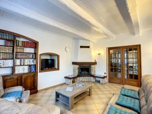 Posedenie v ubytovaní Maison F4 avec terrasse, parking et animaux acceptés - FR-1-451-185