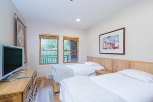 Krevet ili kreveti u jedinici u objektu Bear Creek Lodge 305A condo
