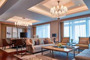 a living room with a couch and a table at Zhuhai Marriott Hotel in Zhuhai