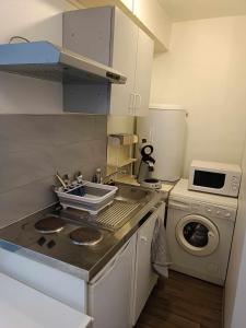 a small kitchen with a sink and a washing machine at Logement 2 in Saint-Quentin