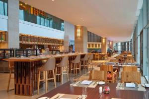 成都蒲江花样年福朋喜来登度假酒店餐厅或其他用餐的地方