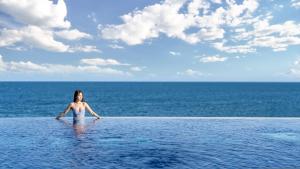 Kolam renang di atau dekat dengan Sharp & Flat Hotel
