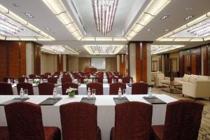 Zona business o sala conferenze di Four Points by Sheraton Shanghai, Pudong