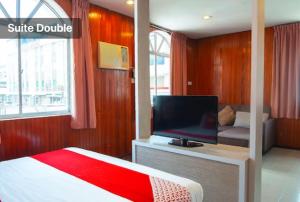 TV a/nebo společenská místnost v ubytování Hotel Kristal, Keningau