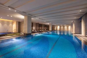 a large swimming pool in a hotel room at Four Points by Sheraton Hefei, Baohe in Hefei