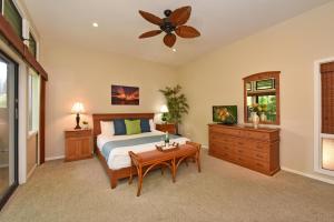 a bedroom with a bed and a ceiling fan at Kapalua Ridge Villas 1521 in Kahana