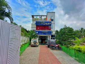 a building with a sign that reads western theatres at Hotel sunshine & restaurant in Pūrnia