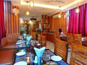 a dining room with a long table and chairs at Hotel sunshine & restaurant in Pūrnia