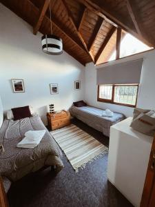a bedroom with two beds in a room at Casa Arrayanes Tempo in Esquel