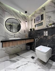 A bathroom at Villa, Sea Front View منتجع قرية سما العريش