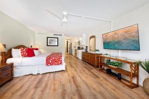 a large bedroom with a bed and a bathroom at Eldorado J111 in Kahana