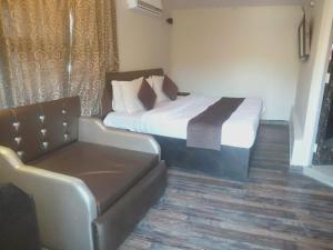 Ένα ή περισσότερα κρεβάτια σε δωμάτιο στο Comfort Inn Silver Arch Hotel, Mussoorie