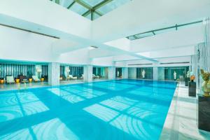 Bazén v ubytování The St. Regis Shanghai Jingan nebo v jeho okolí