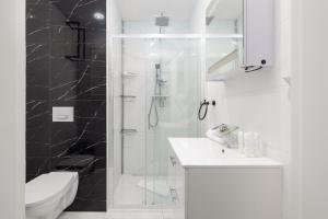 Kúpeľňa v ubytovaní Kapitański Mostek Apartments Kołobrzeg by Noclegi Renters