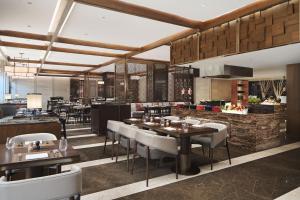 Restaurace v ubytování Sheraton Yunfu Xinxing Hotel
