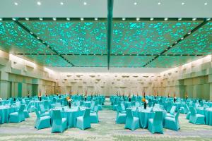 a rendering of a banquet hall with blue tables and chairs at The Westin Shimei Bay Resort in Wanning +259 photos