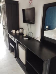 a room with a black desk with a tv and a bed at SP.Place Hotel Koh Chang in Ko Chang