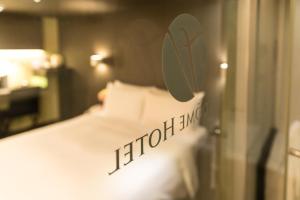 Postel nebo postele na pokoji v ubytování 凡登台北商務旅店